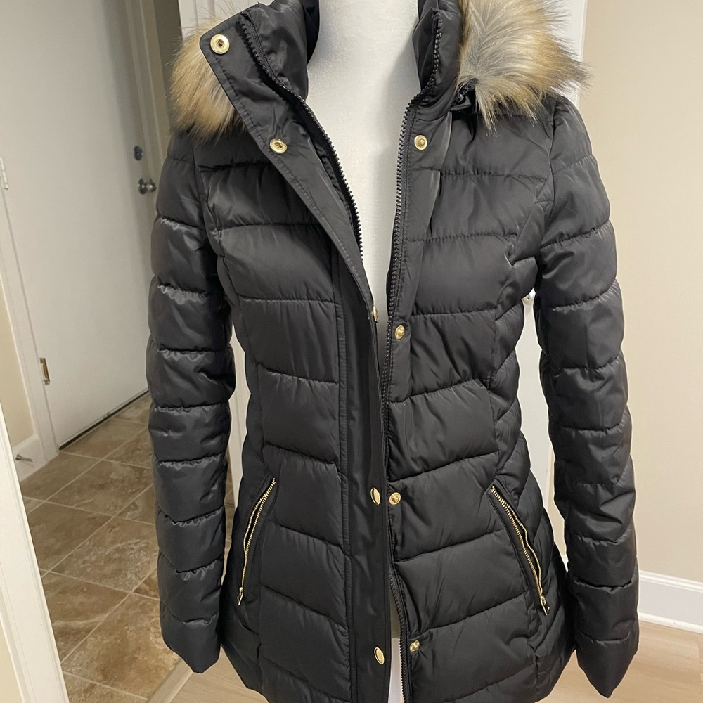 Women's Black Puffer Jacket with Faux Fur Trim